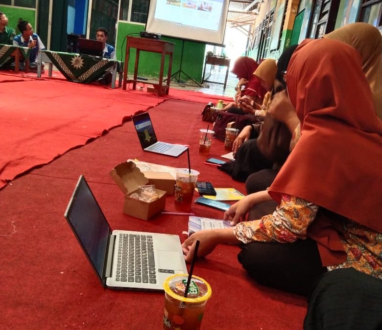 Pelatihan Membuat post di website Bersama M-One Solution