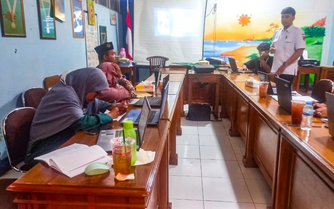 Guru MIM 1 PK Sukoharjo mengikuti Pelatihan Pengelolaan Website