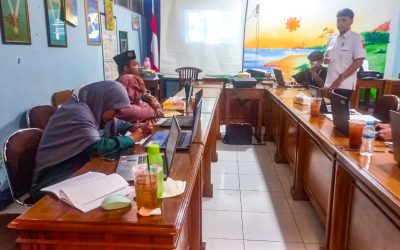 Guru MIM 1 PK Sukoharjo mengikuti Pelatihan Pengelolaan Website
