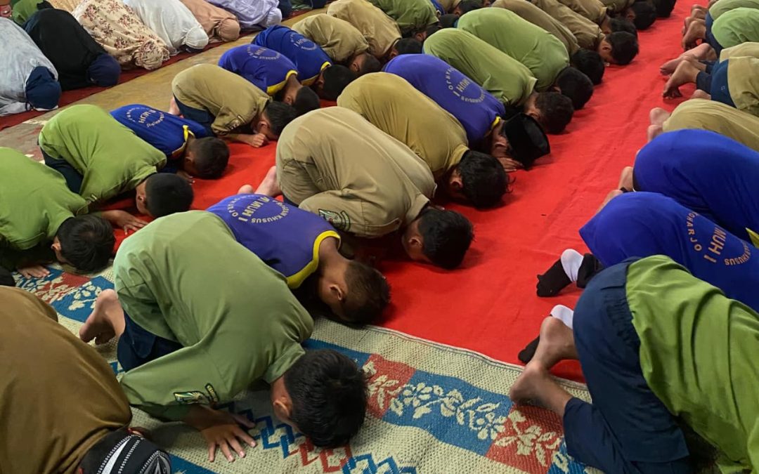 Pembiasaan Ibadah Sejak Dini: Langkah Menuju Generasi Taat