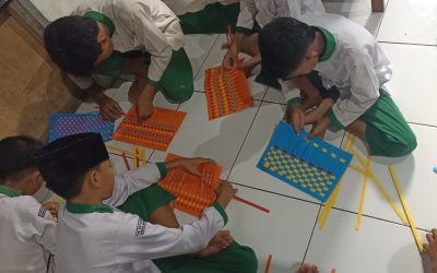 JEJAK TANGAN TERAMPIL : SENI MENGANYAM