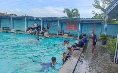 MENGAJARKAN KESELAMATAN DI AIR : Ekstrakurikuler Renang Untuk Kesiapan Seumur Hidup