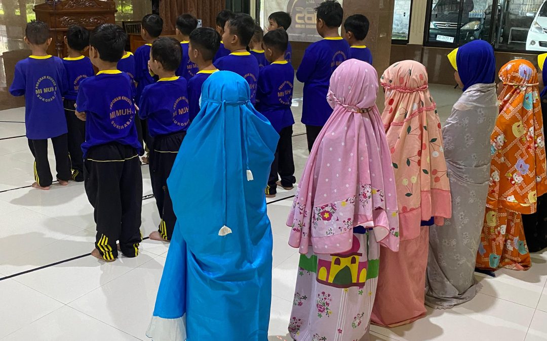 Dari Langkah Kecil Menuju Kebiasaan Baik: Pembiasaan Sholat Dhuha Siswa Siswi MIM 1 PK SUKOHARJO