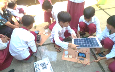 PEMANFAATAN ENERGI TERBARUKAN: MIM 1 PK SUKOHARJO KEMBANGKAN PANEL SURYA MANDIRI