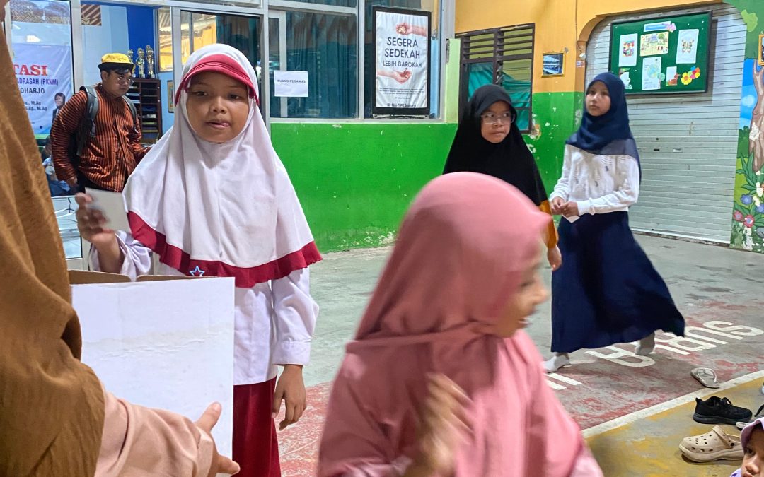 Menanamkan Kepedulian Melalui Gerakan Infaq di MIM 1 PK Sukoharjo