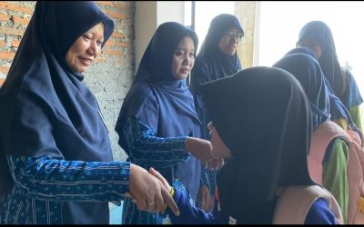 Pagi Penuh Kehangatan di MIM 1 PK Sukoharjo: Guru Menyambut Siswa dengan Tulus