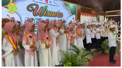 Menjadi Generasi Qur’ani: Wisuda Tahfidz Al-Qur’an Penuh Khidmat di Pendopo Sukoharjo