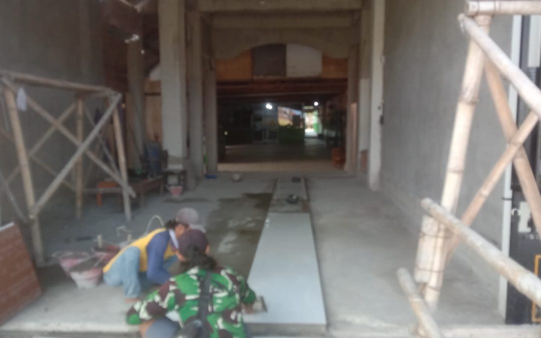 MIM 1 PK Sukoharjo Tingkatkan Kenyamanan Lingkungan Sekolah Melalui Pemasangan Keramik