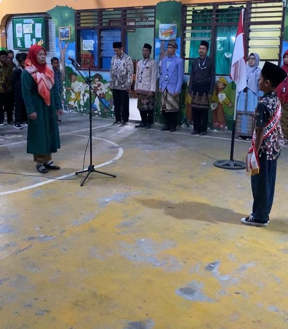 Semangat Merah Putih dalam Balutan Budaya: MIM 1 PK Sukoharjo Laksanakan Upacara 17 Agustus