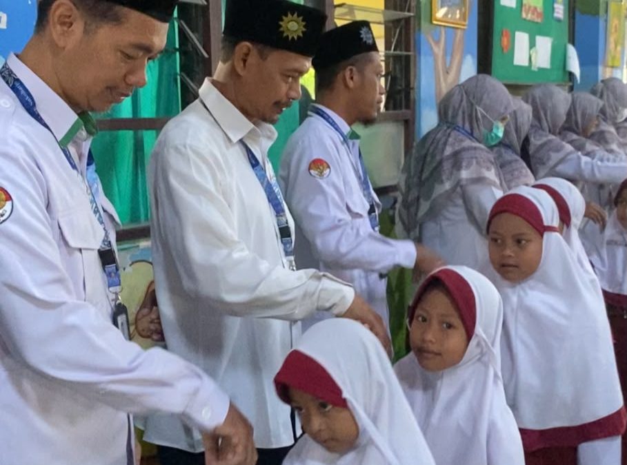 Menanamkan Adab Sejak Dini: Budaya Salam dan Sopan Santun di MIM 1 PK Sukoharjo