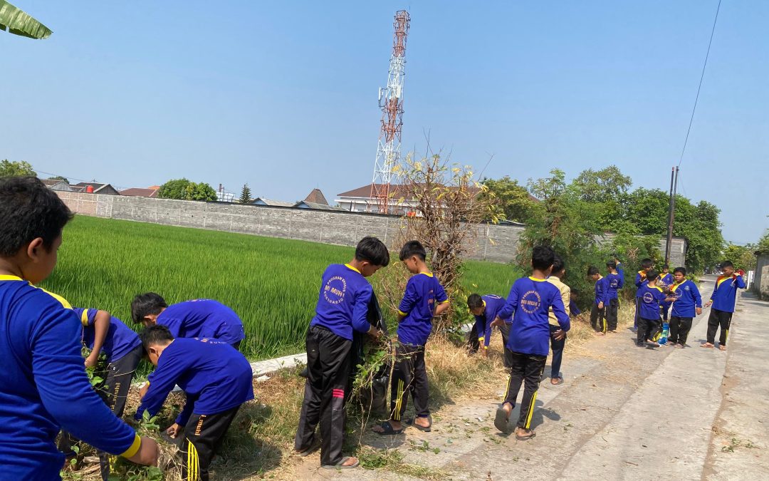 Kerja Bakti Wujudkan Lingkungan Bersih dan Cerminan Akhlak Mulia
