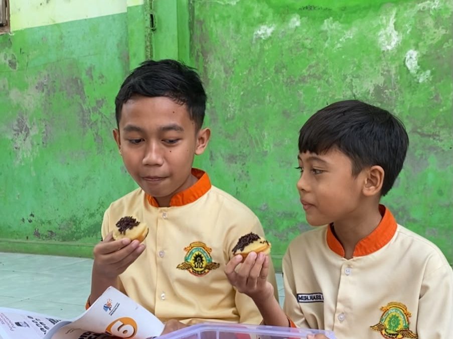 Belajar Berbagi, Belajar Peduli: MIM 1 PK Sukoharjo Tanamkan Nilai Rendah Hati kepada Siswa